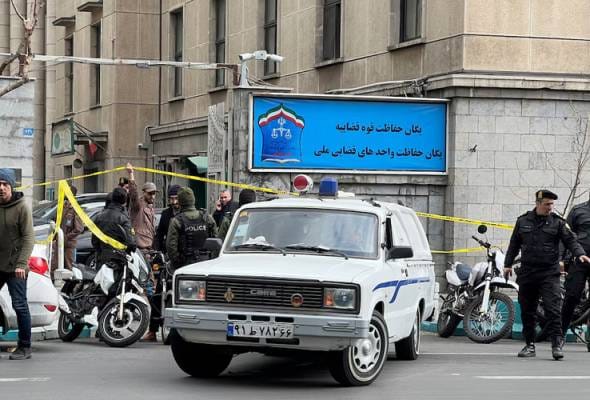 Dua hakim maut, seorang cedera insiden tembakan di luar Mahkamah Agung Tehran