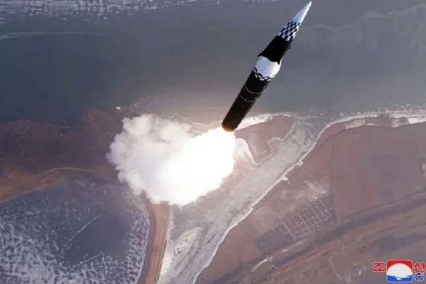 Korea Utara lepas peluru berpandu jarak dekat di luar pantai timur - Tentera Korea Selatan