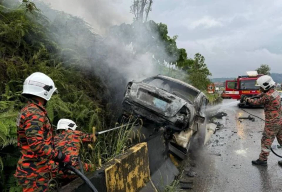 Lelaki maut kereta terbakar dalam kemalangan 2 kenderaan