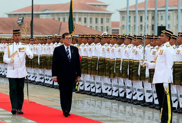 Perdana Menteri Jepun diberi sambutan rasmi di Perdana Putra