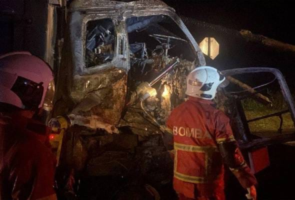 Pemandu lori rentung dalam nahas di Jalan Bintulu-Miri