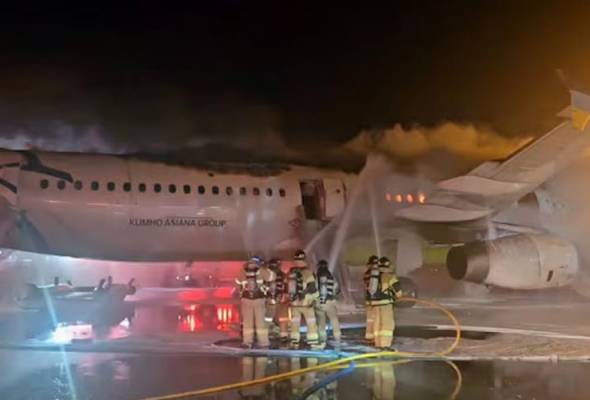 Pesawat Air Busan terbakar sebelum berlepas, 176 penumpang diselamatkan