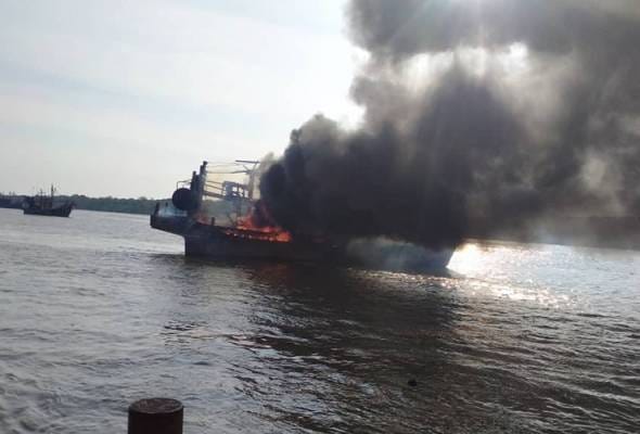 Bot nelayan musnah terbakar dekat pelantar ikan Hutan Melintang