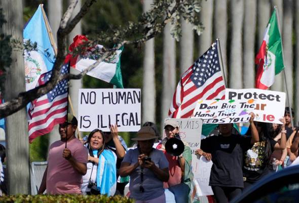 Kumpulan pendatang protes dasar imigresen Trump