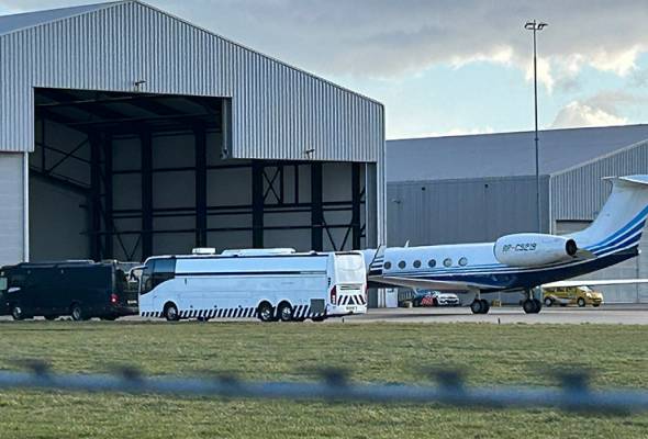 Bekas Presiden Filipina, Rodrigo Duterte tiba di Netherlands untuk perbicaraan