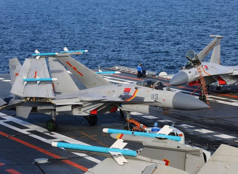 Jet pejuang tentera China terhempas, juruterbang berjaya keluar