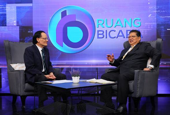 RUU Perkhidmatan Parlimen: Bukti keberanian PM Anwar bebaskan Parlimen - Johari