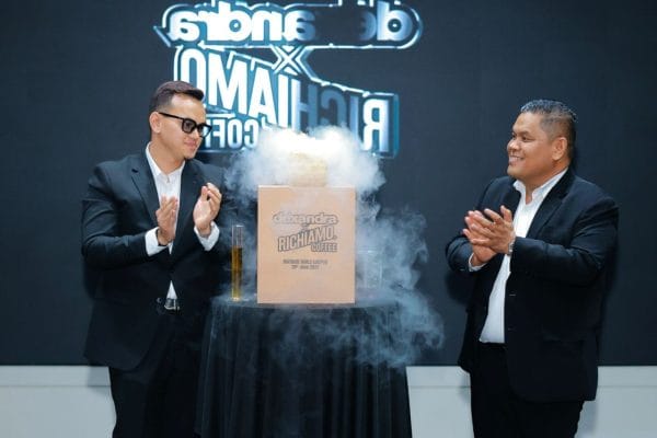 De’Xandra, Richiamo Coffee lancar pewangi kereta beraroma kopi