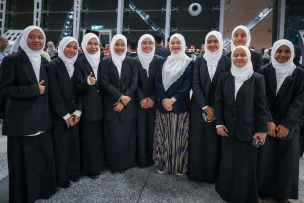 26 Pelajar Cemerlang Tajaan KPM Berlepas ke Jordan dan UK Lanjut Pengajian